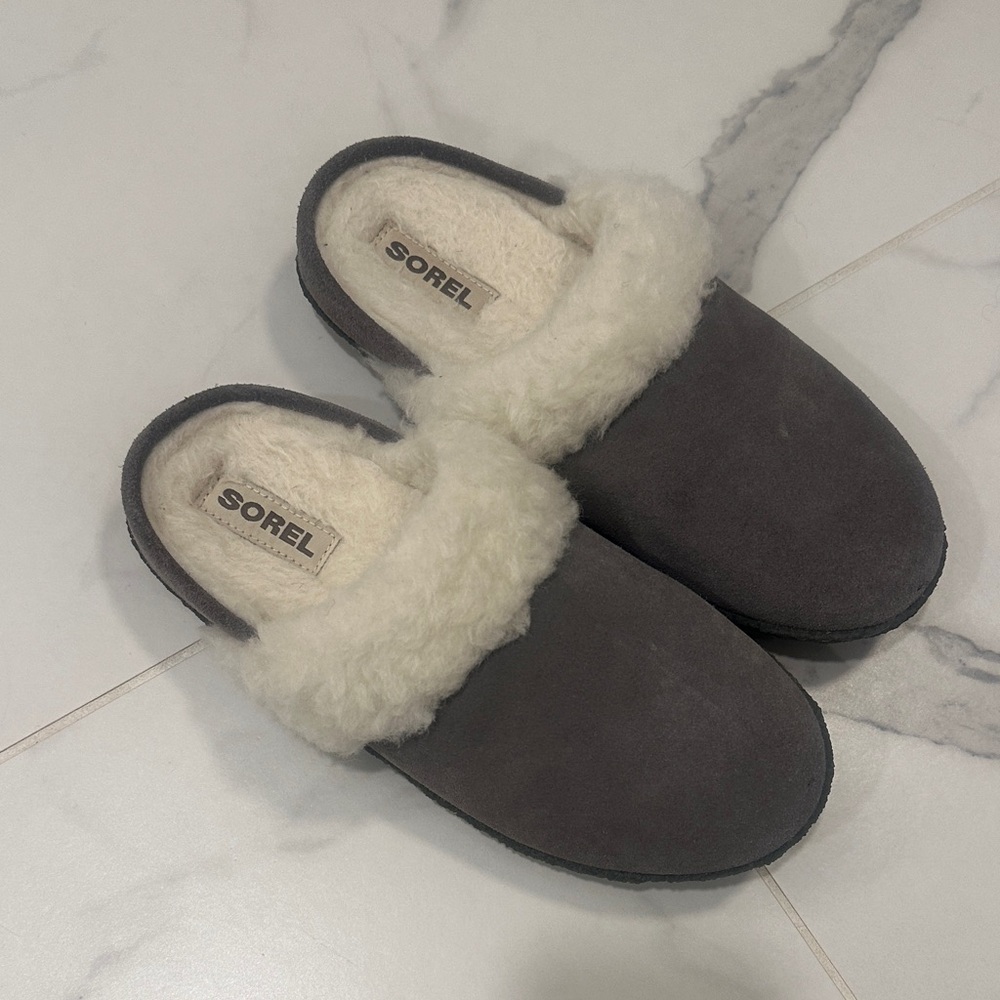 Sorel Women's Slippers in Charcoal and Cream